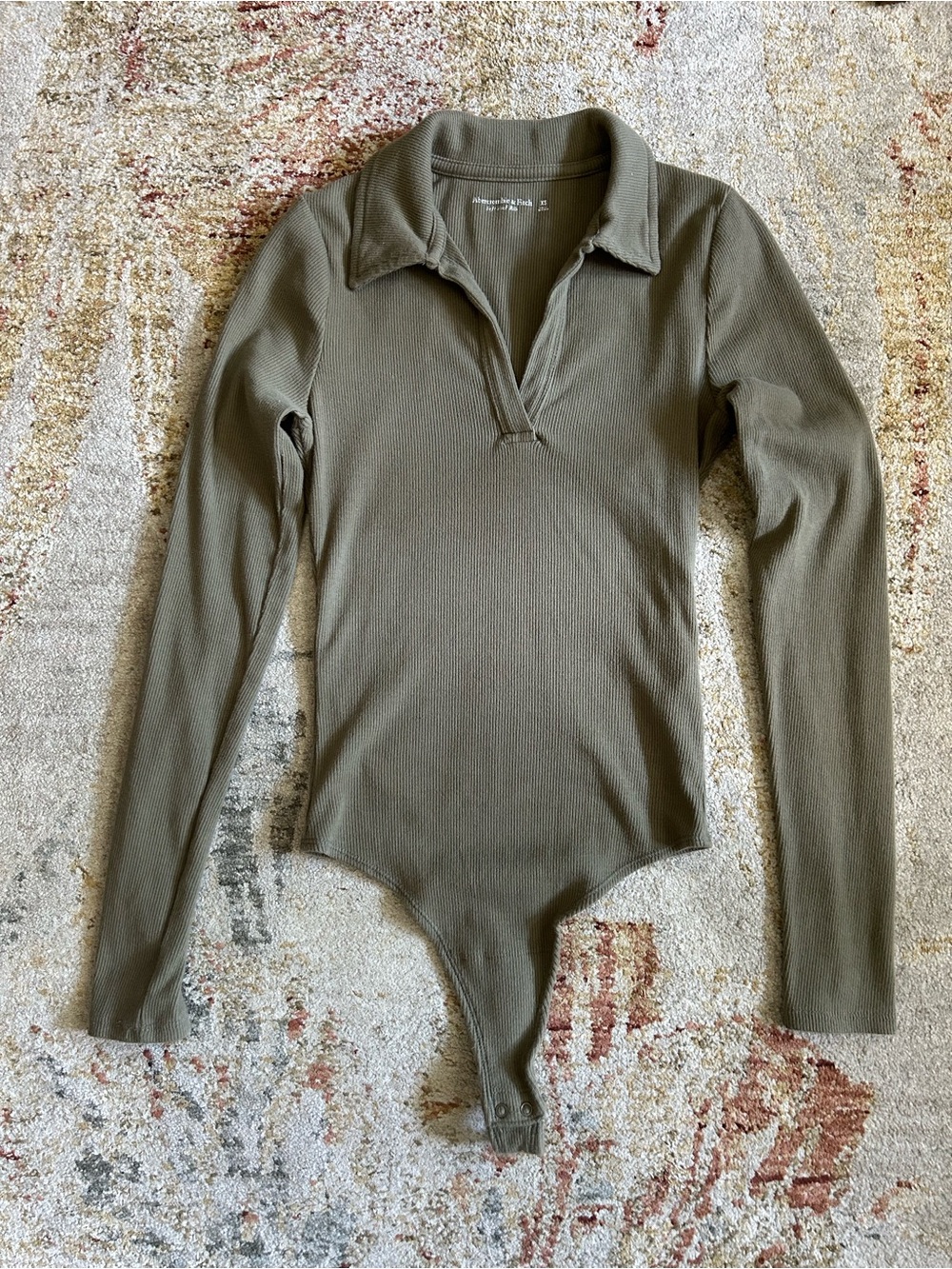 Abercrombie & Fitch Ribbed
Collared Bodysuit Olive Green XS